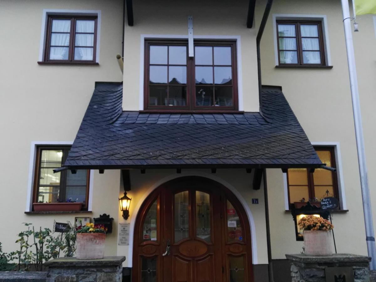 Wein- Und Sekthaus F.B.Schoenleber Oestrich-Winkel Exterior photo